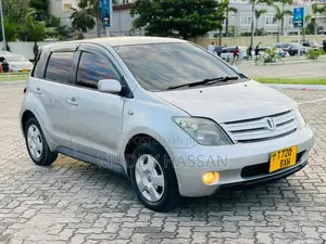 Toyota IST 2003 Silver