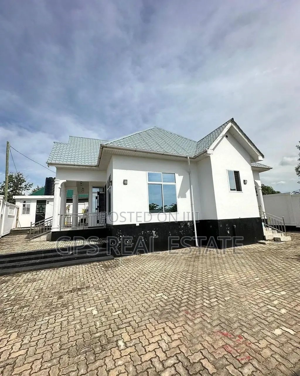 3bdrm Apartment in Temeke Wailes for sale