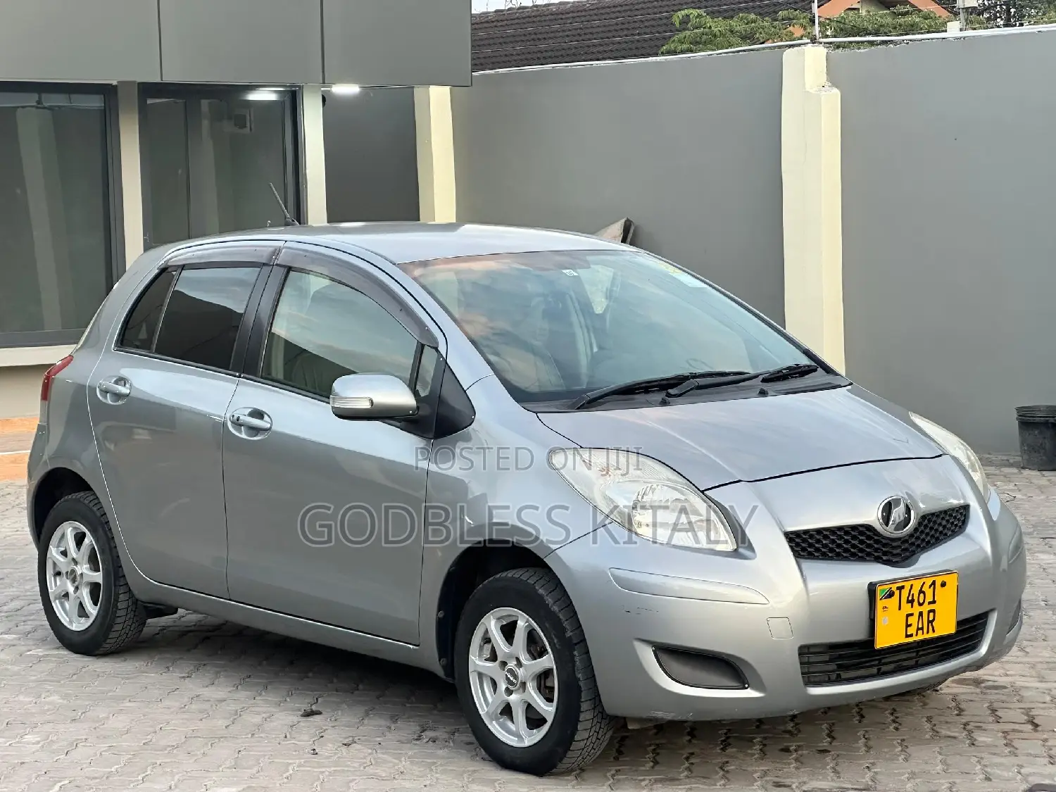 Toyota Vitz 2009 Gray