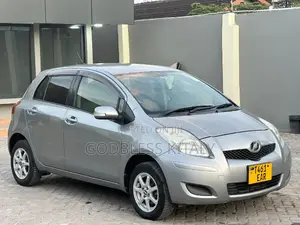 Toyota Vitz 2009 Gray