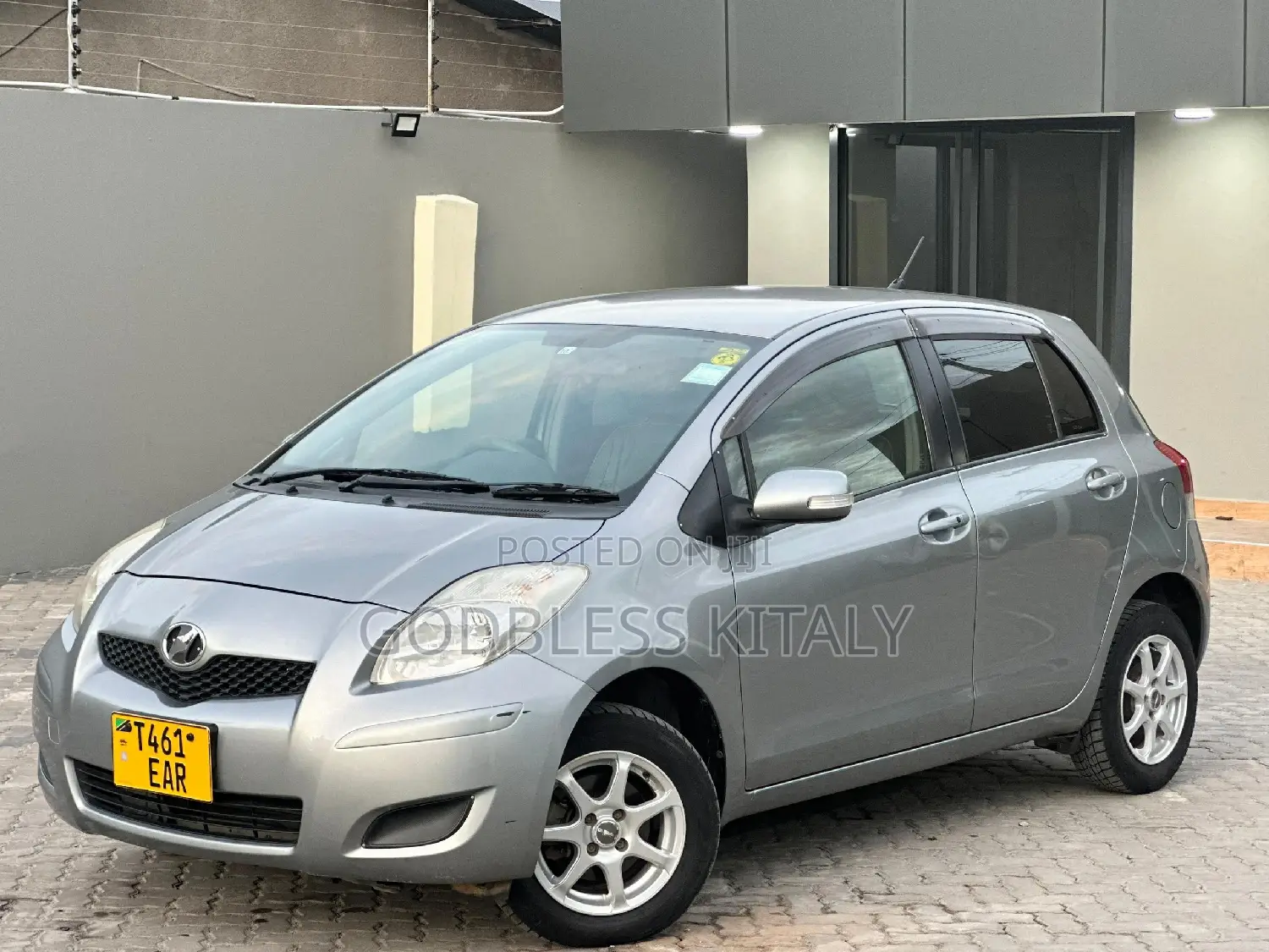Toyota Vitz 2009 Gray