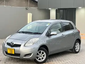 Toyota Vitz 2009 Gray