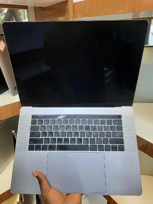 Laptop Apple MacBook Pro 2017 16GB Intel Core I7 SSD 512GB