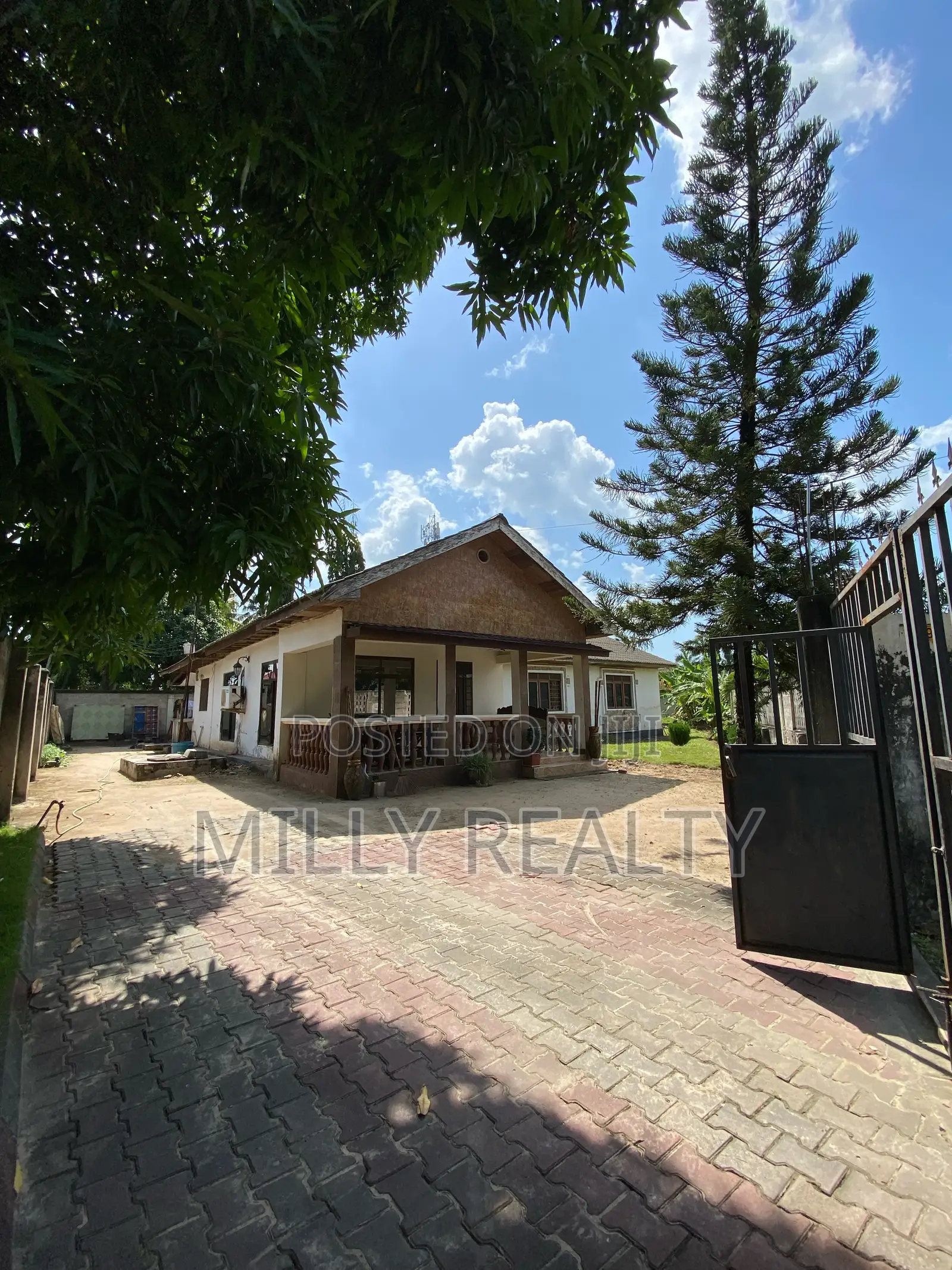 4bdrm House in Mbezi Beach Juliana, Kinondoni for sale