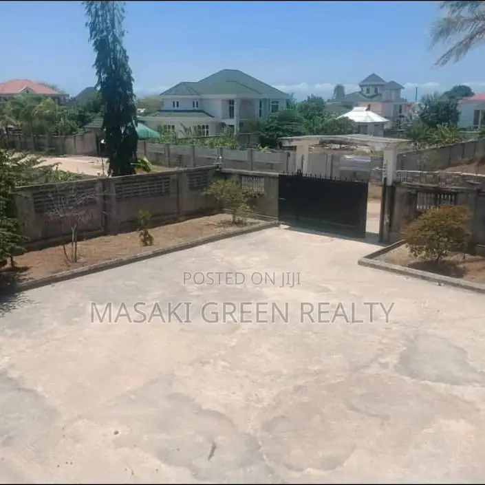 6bdrm House in Mbweni Estate, Kinondoni for sale