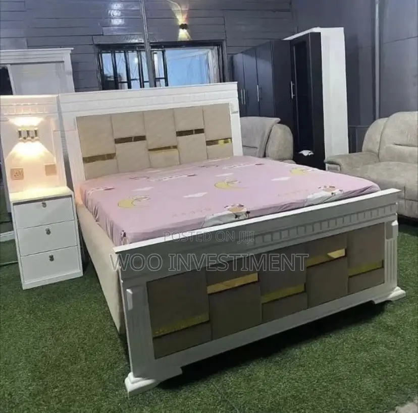 Vitanda Classic Sana Mbao Ngumu Vipya Vinapatikana.