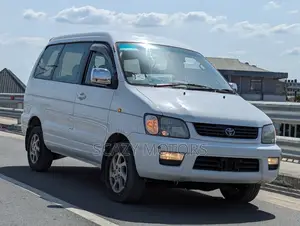 Toyota Noah 2001 Off white