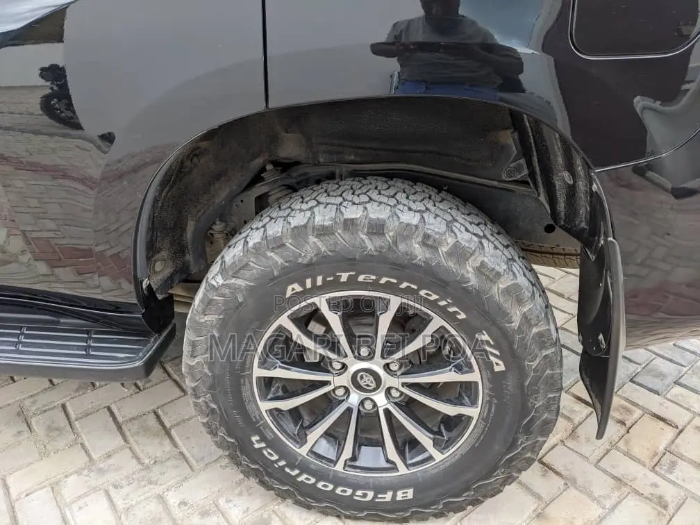 Toyota Land Cruiser Prado 2018 Black