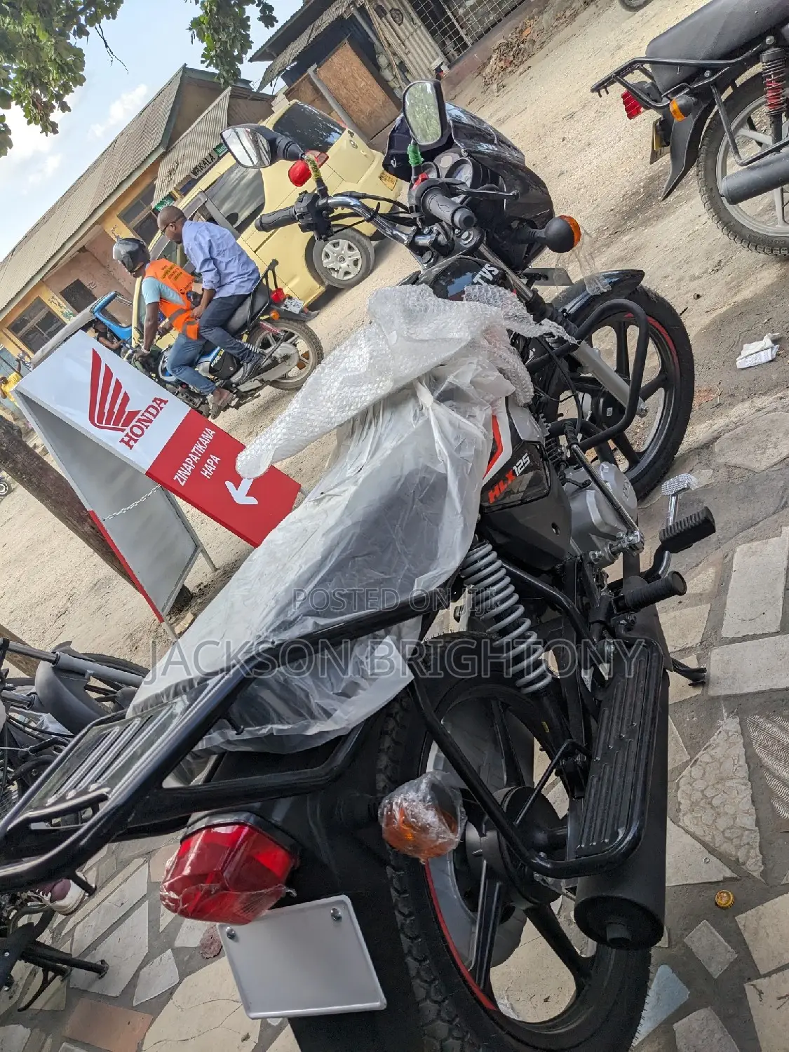 New TVS HLX 125 2024 Black