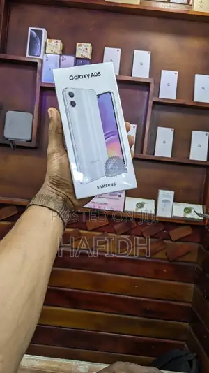 New Samsung Galaxy A05 64 GB White
