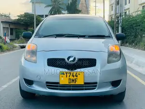 Toyota Vitz 2006 Silver