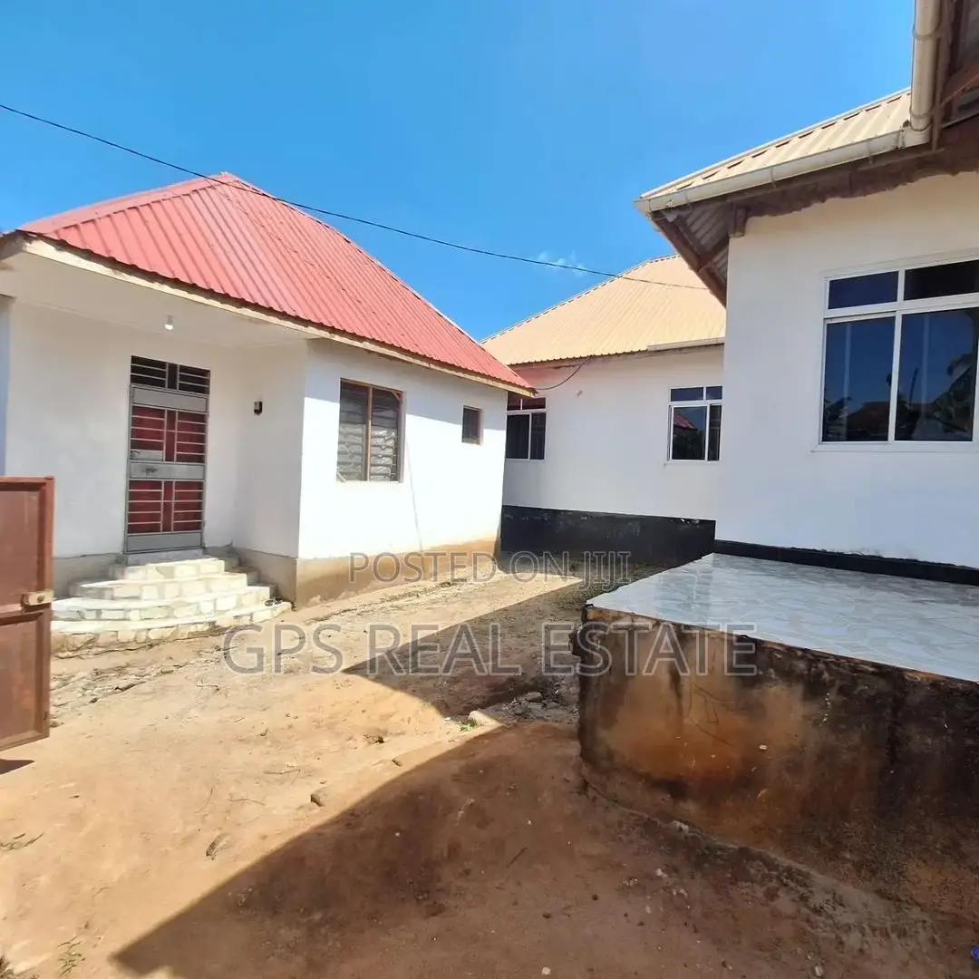 4bdrm House in Mbezi Makabe, Kinondoni for sale