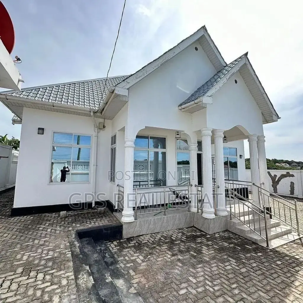 4bdrm House in Madale Mivumoni, Kinondoni for sale