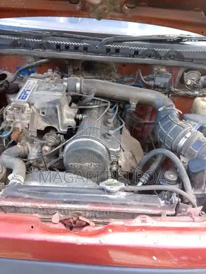 Suzuki Escudo 2005 Red