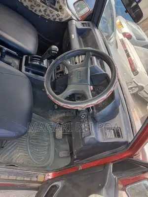 Suzuki Escudo 2005 Red