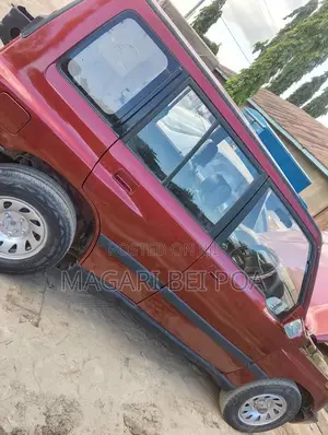 Suzuki Escudo 2005 Red
