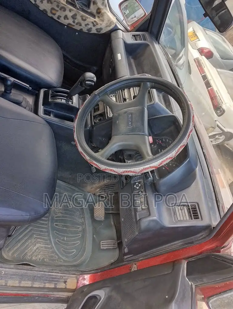 Suzuki Escudo 2005 Red
