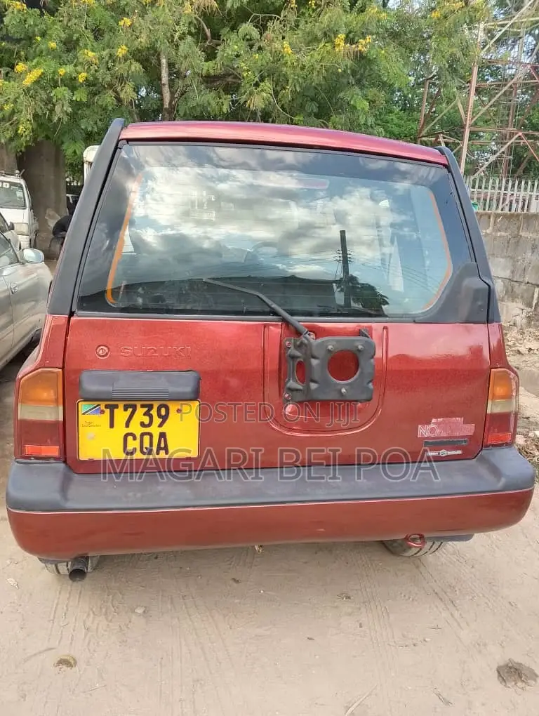 Suzuki Escudo 2005 Red