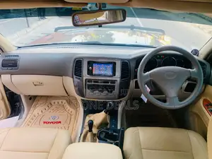 Toyota Land Cruiser 2006 Gray