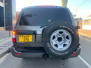 Toyota Land Cruiser 2006 Gray