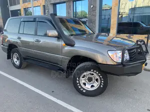 Toyota Land Cruiser 2006 Gray
