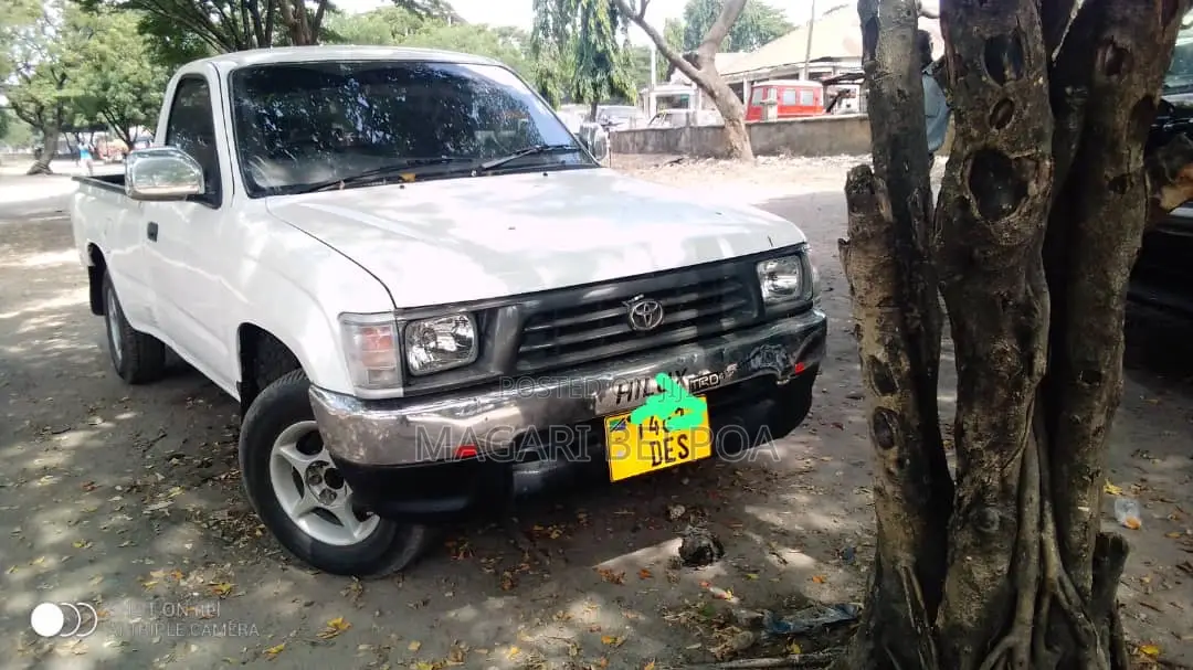 Toyota Hilux 2.5 Cab 2005 White
