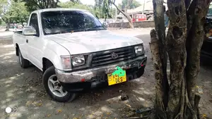 Toyota Hilux 2.5 Cab 2005 White