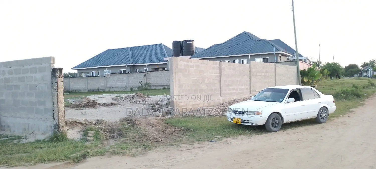 Eneo Lenye Ukubwa Wa SQMT 1064 Linauzwa Lipo Tegeta Wazo