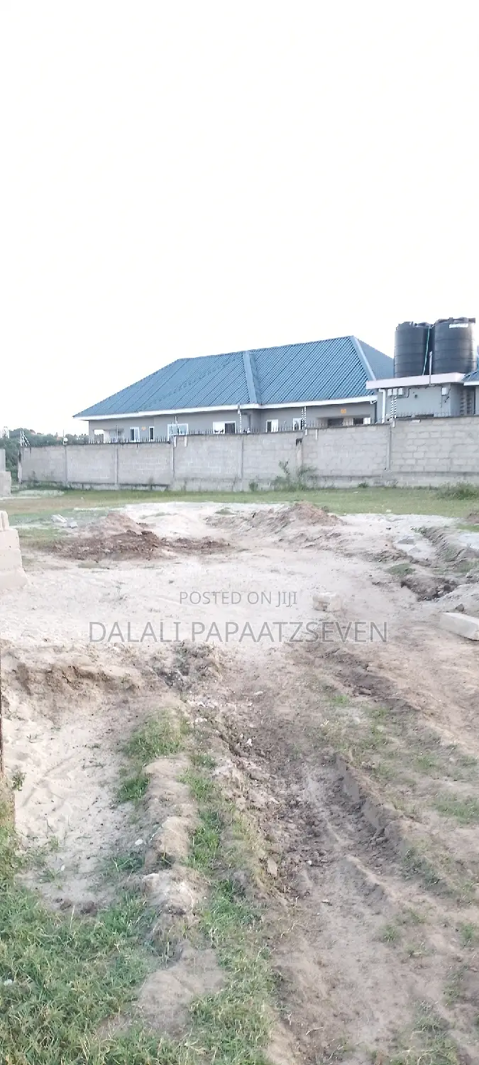 Eneo Lenye Ukubwa Wa SQMT 1064 Linauzwa Lipo Tegeta Wazo