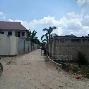 4bdrm House in Dalalipapaatzseven, Kinondoni for sale