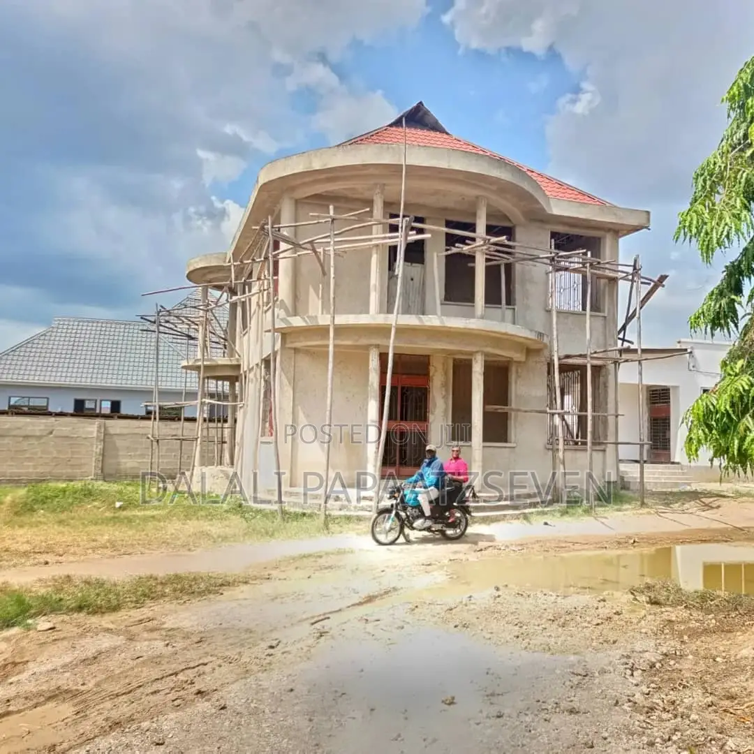 4bdrm House in Dalalipapaatzseven, Kinondoni for sale