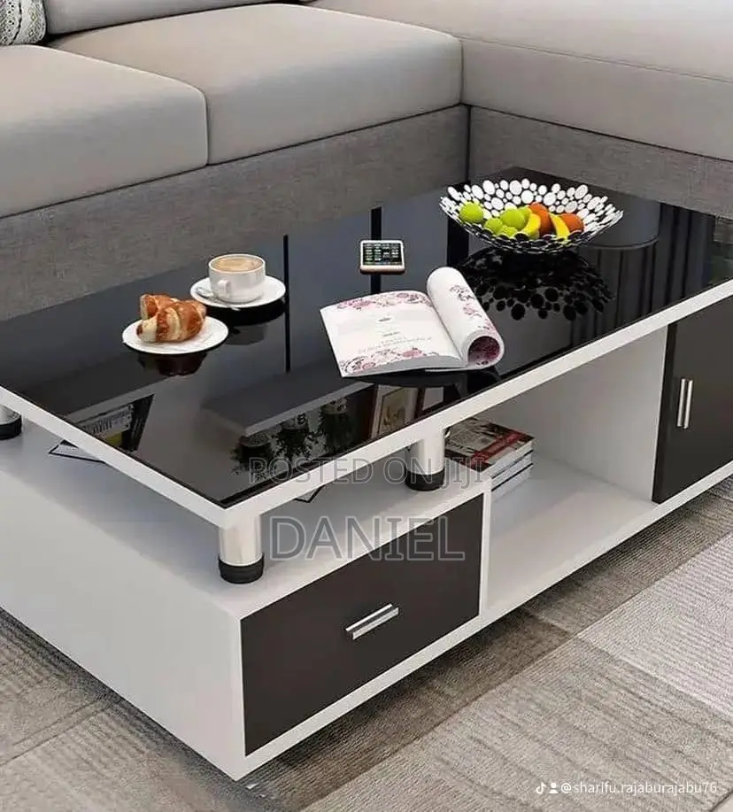 Coffee Table Nyeupe Na Kioo Cheusi