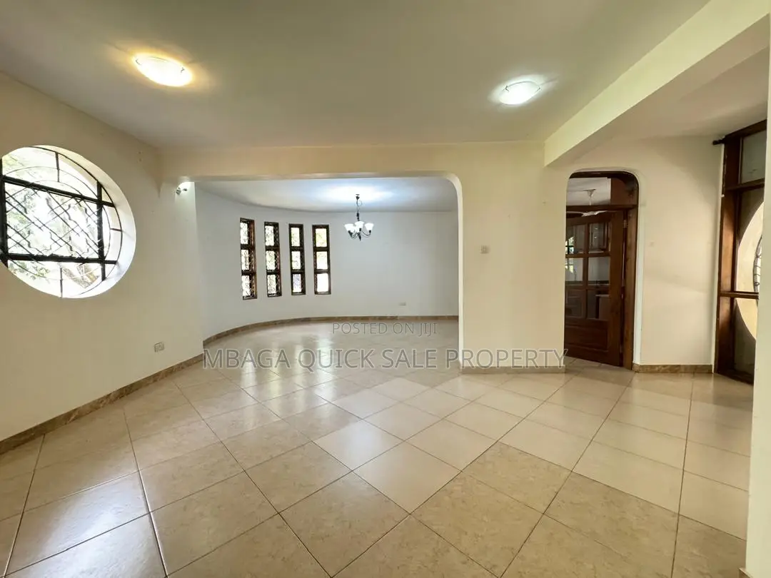 6bdrm House in Mbez Beach Africana for rent