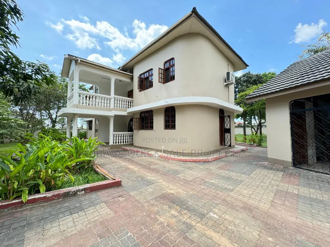 6bdrm House in Mbez Beach Africana for rent