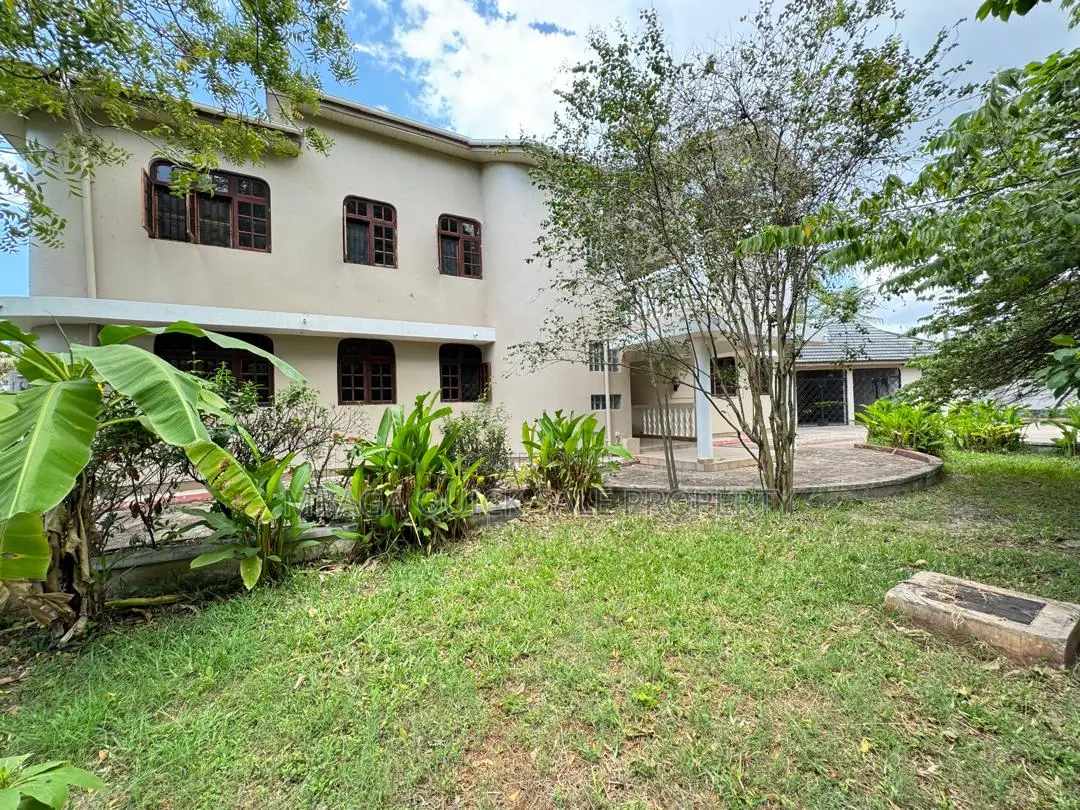 6bdrm House in Mbez Beach Africana for rent