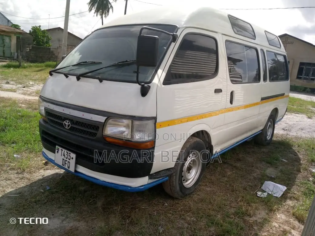 Toyota HiAce 2002 White