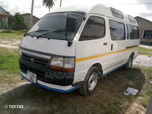 Toyota HiAce 2002 White