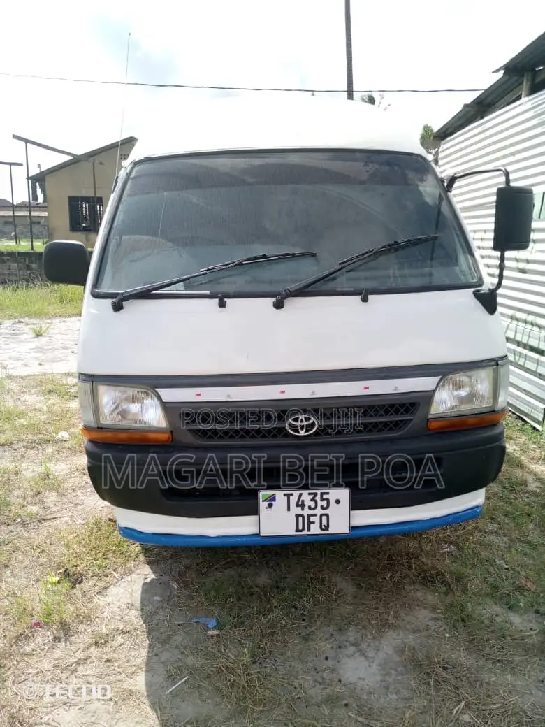 Toyota HiAce 2002 White