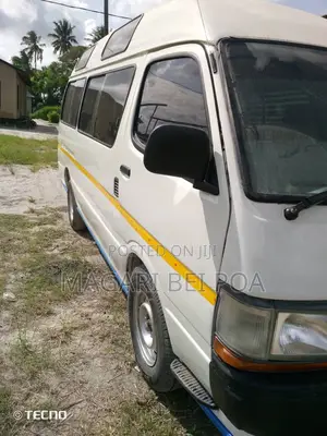 Toyota HiAce 2002 White