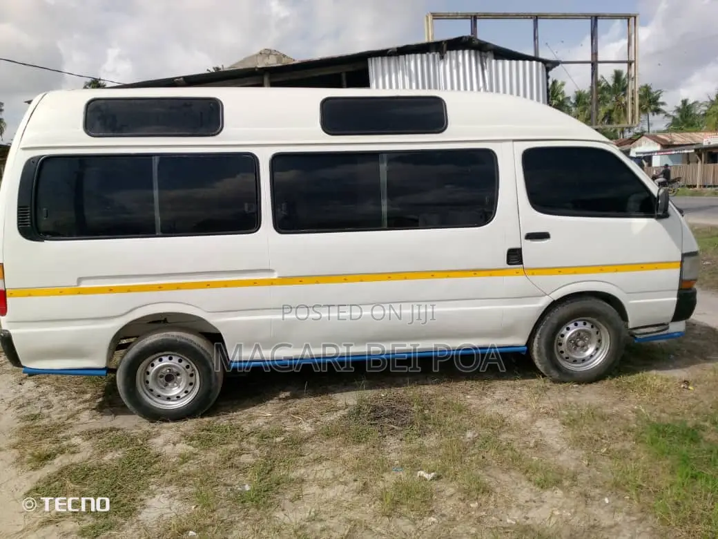 Toyota HiAce 2002 White