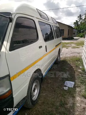 Toyota HiAce 2002 White