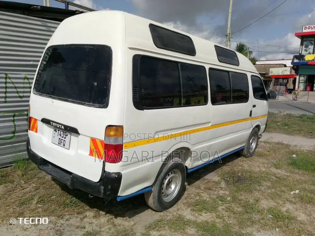 Toyota HiAce 2002 White