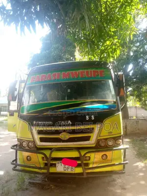 Tata Starbus Ultra Skool 2000 Orange