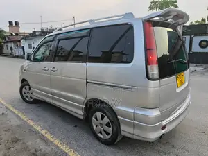 Toyota Noah 2005 Silver