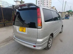Toyota Noah 2005 Silver