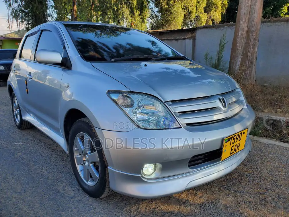 Toyota IST 2005 Silver