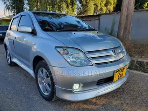 Toyota IST 2005 Silver