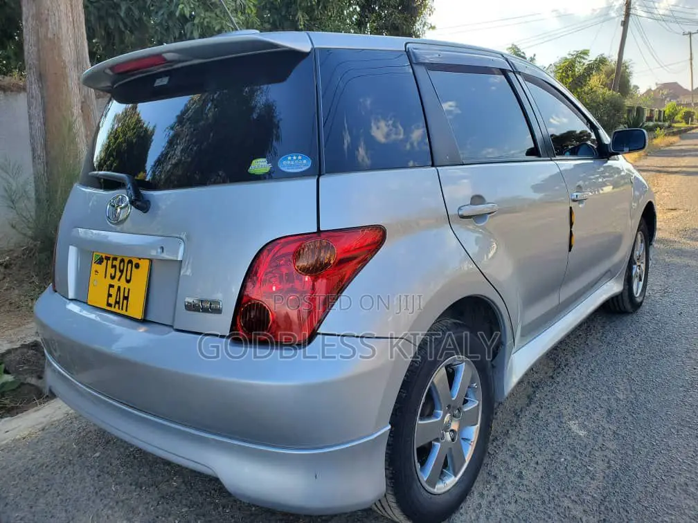 Toyota IST 2005 Silver