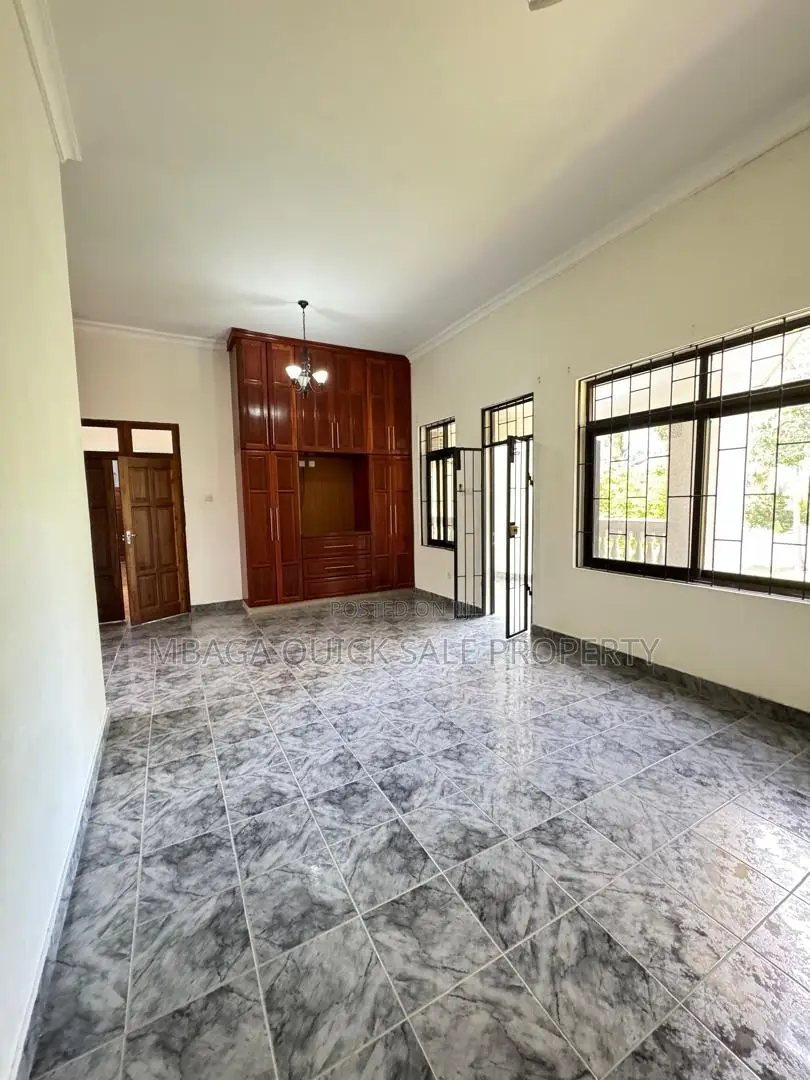 6bdrm House in Mbezi Africana for rent