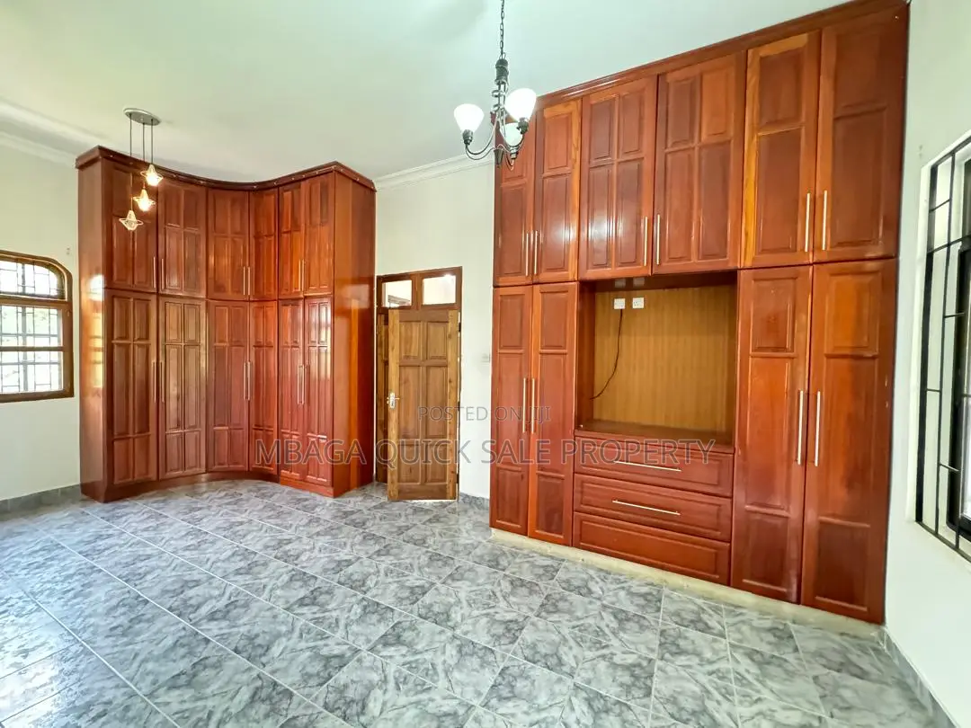6bdrm House in Mbezi Africana for rent